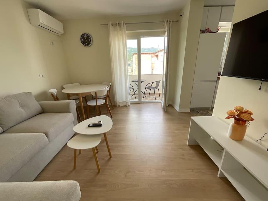 Spring Apartment In Permet Luaran gambar